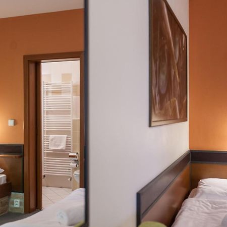 Hotel Vinar - Bed & Breakfast Kurdejov Exterior photo