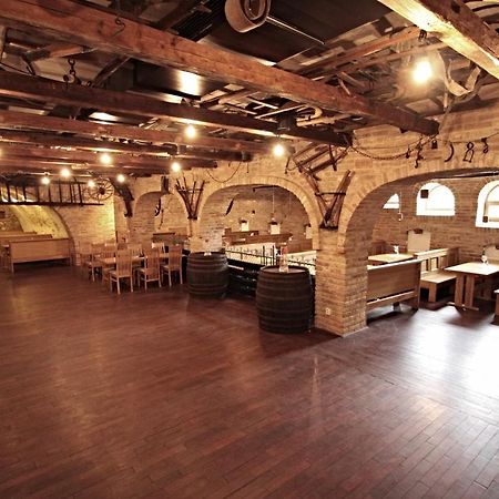 Hotel Vinar - Bed & Breakfast Kurdejov Exterior photo