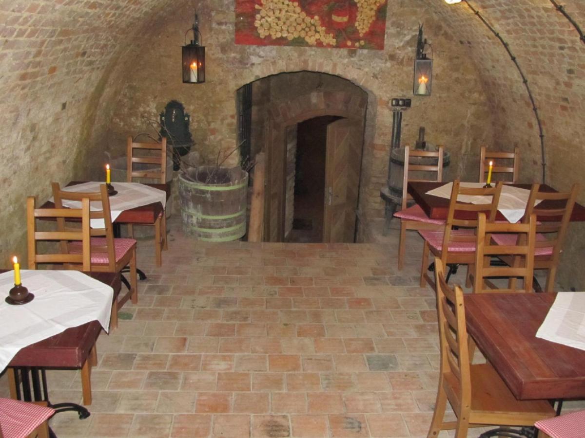 Hotel Vinar - Bed & Breakfast Kurdejov Exterior photo