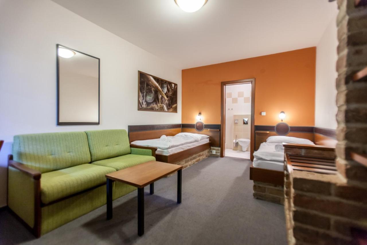 Hotel Vinar - Bed & Breakfast Kurdejov Exterior photo